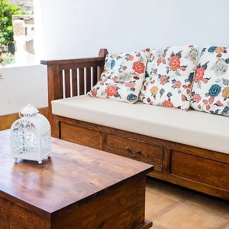 Eslanzarote Testeyna House, Heated Pool, Super Wifi, Sat Tv, View To The Volcanoes Holiday home