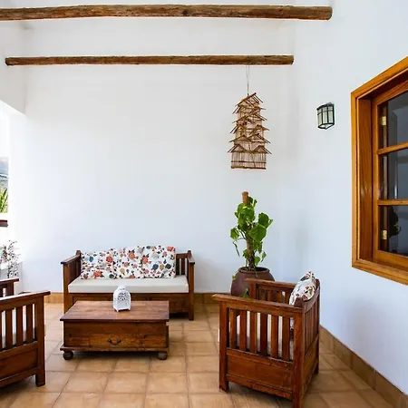Eslanzarote Testeyna House, Heated Pool, Super Wifi, Sat Tv, View To The Volcanoes